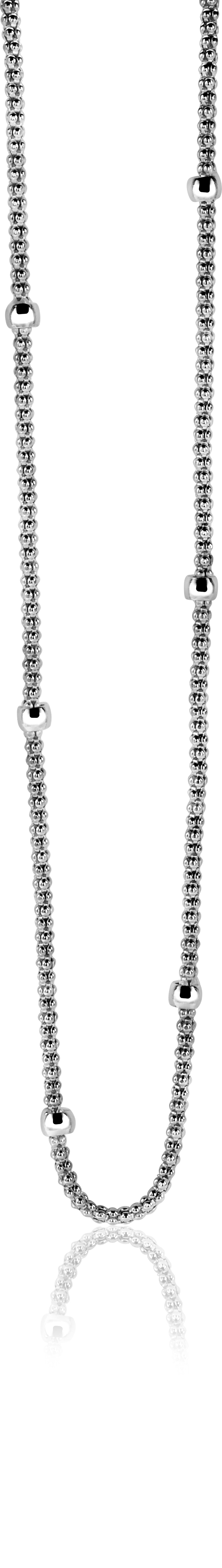 Collier en argent avec des éléments ronds et une finition brillante.