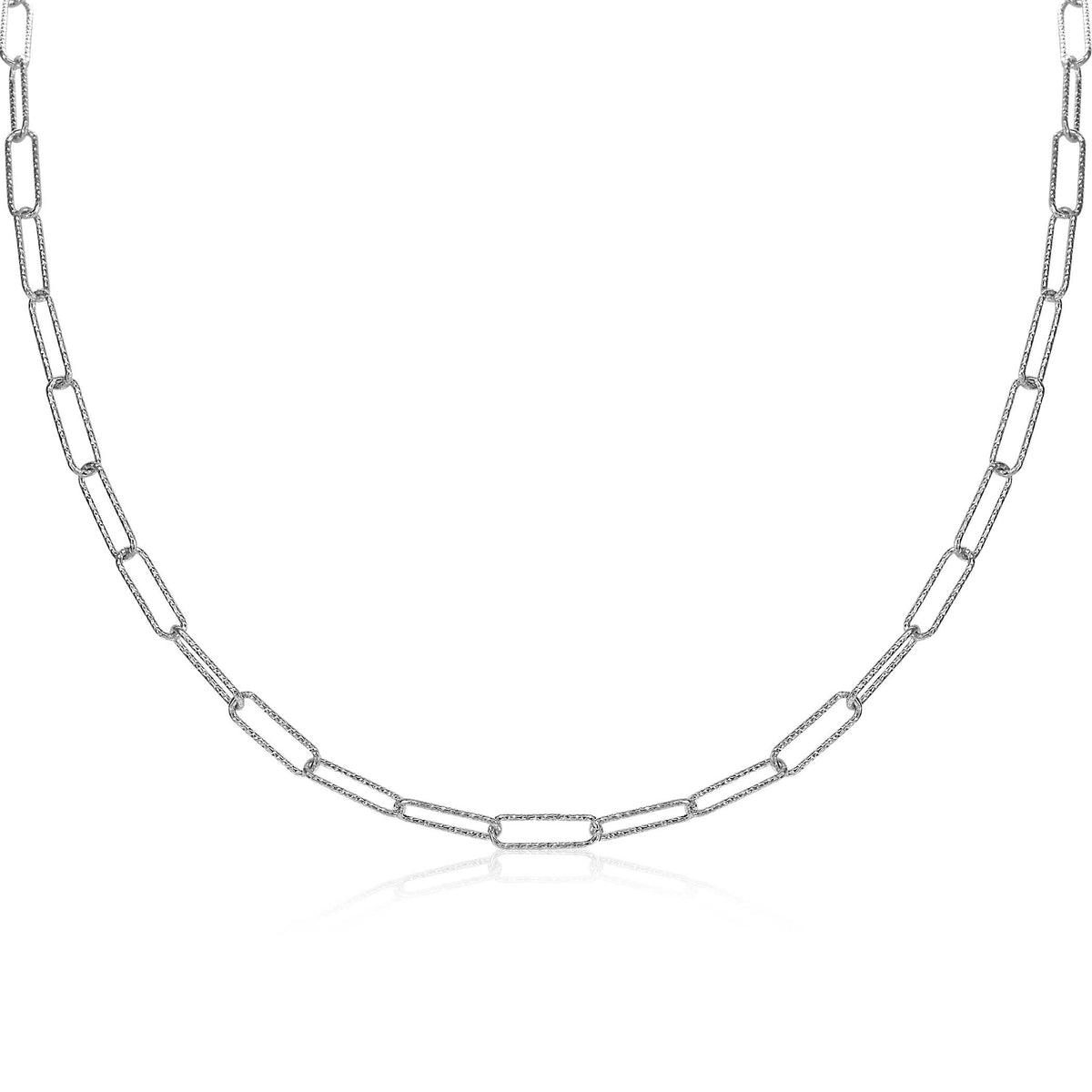 Collier en argent avec des maillons allongés et alternés.