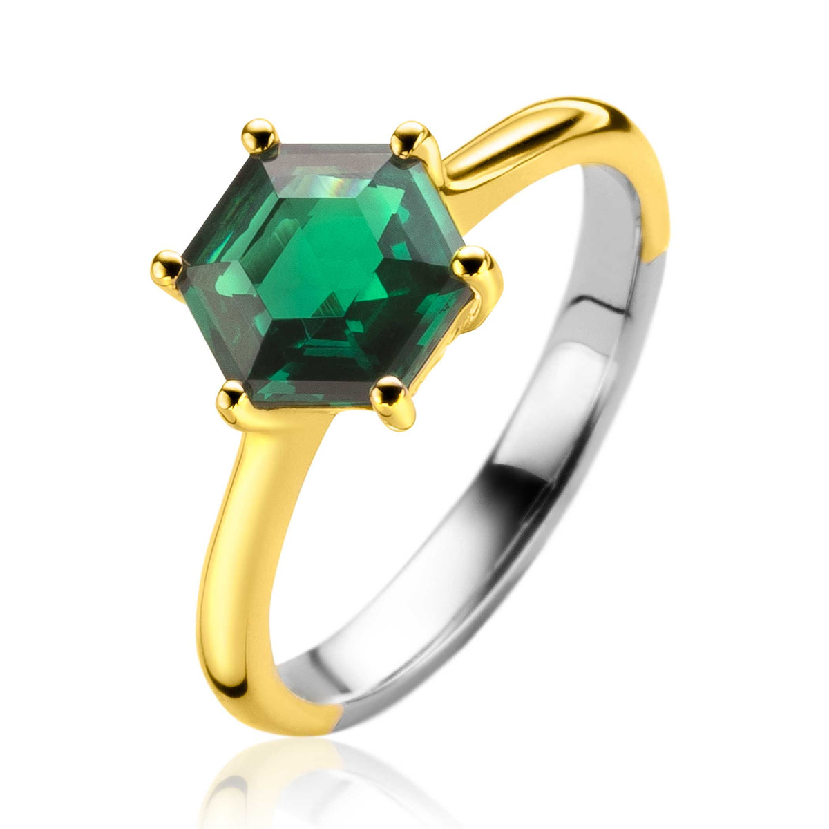 Bague dorée avec une pierre hexagonale verte.