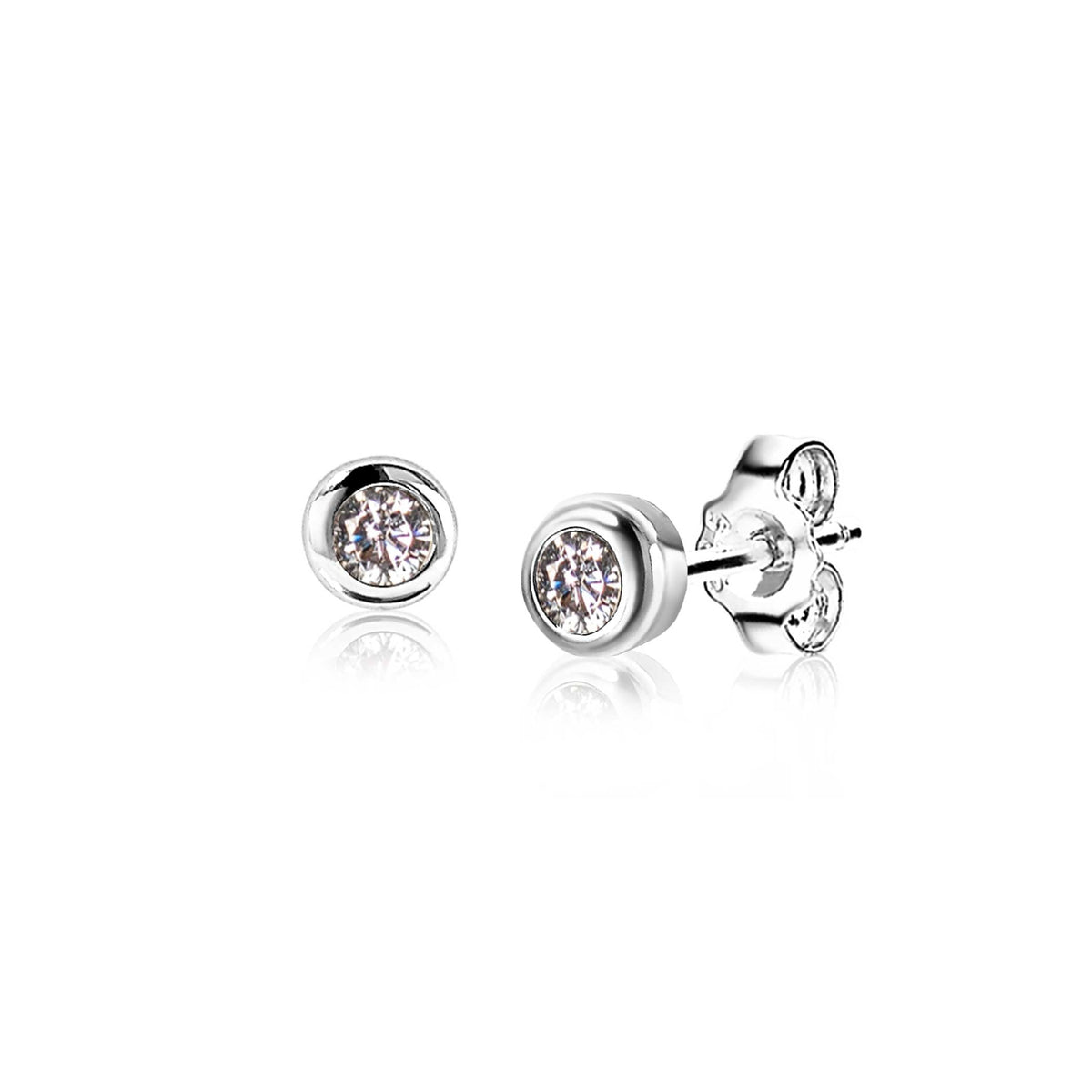Boucles d'oreilles en argent avec un zirconia cubique brillant.