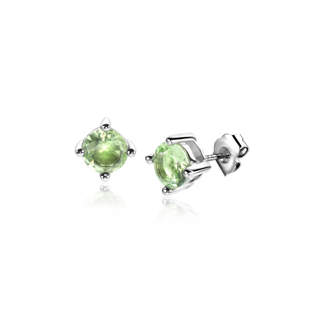 Boucles d'oreilles en argent avec pierres vertes rondes.