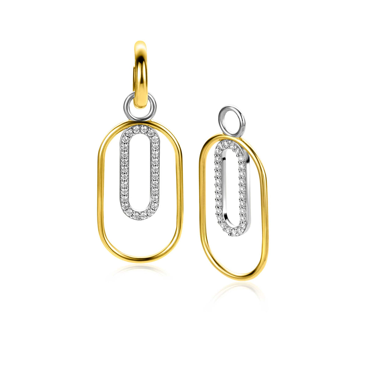 Boucles d'oreilles dorées avec un design en forme de maillon, ornées de petits cristaux.