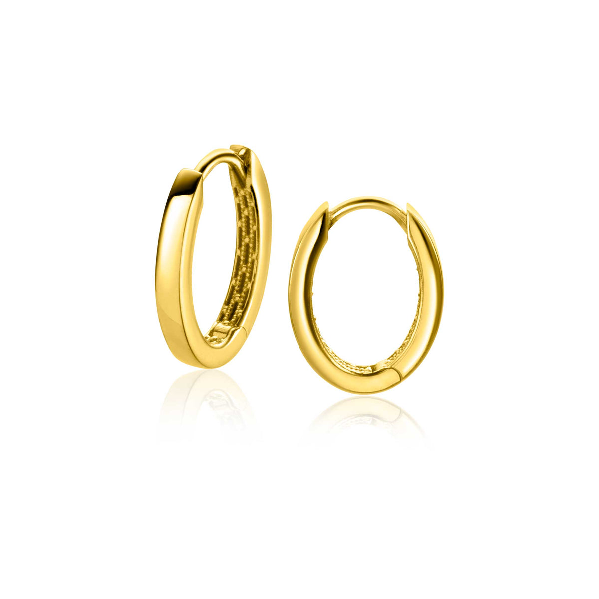 Boucles d'oreilles en or avec une finition lisse et un design en forme d'anneau.