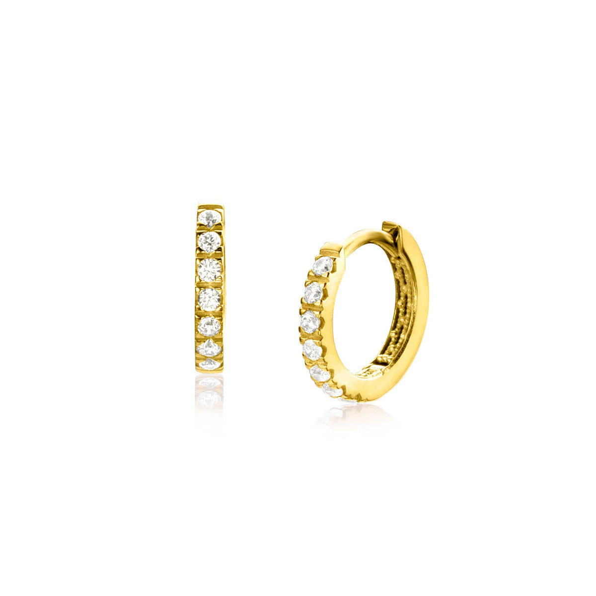 Boucles d'oreilles en or avec des zircons, de forme ronde et serties de pierres brillantes.