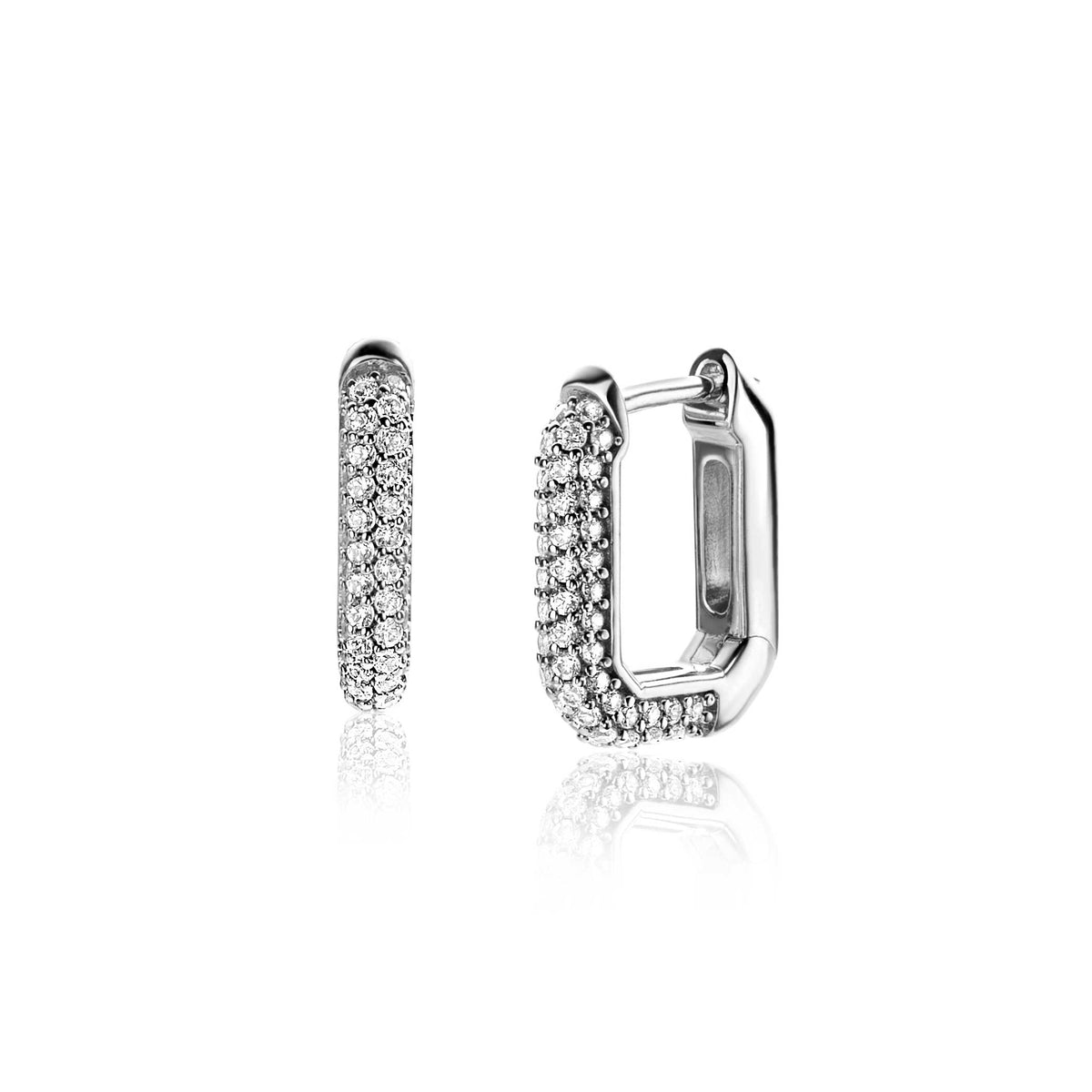 Boucles d'oreilles en argent ornées de zircons, avec une forme rectangulaire et une finition brillante.