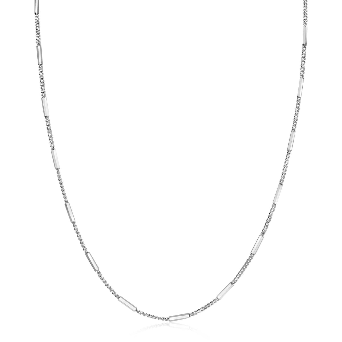 Collier en argent avec maillons allongés et alternés.