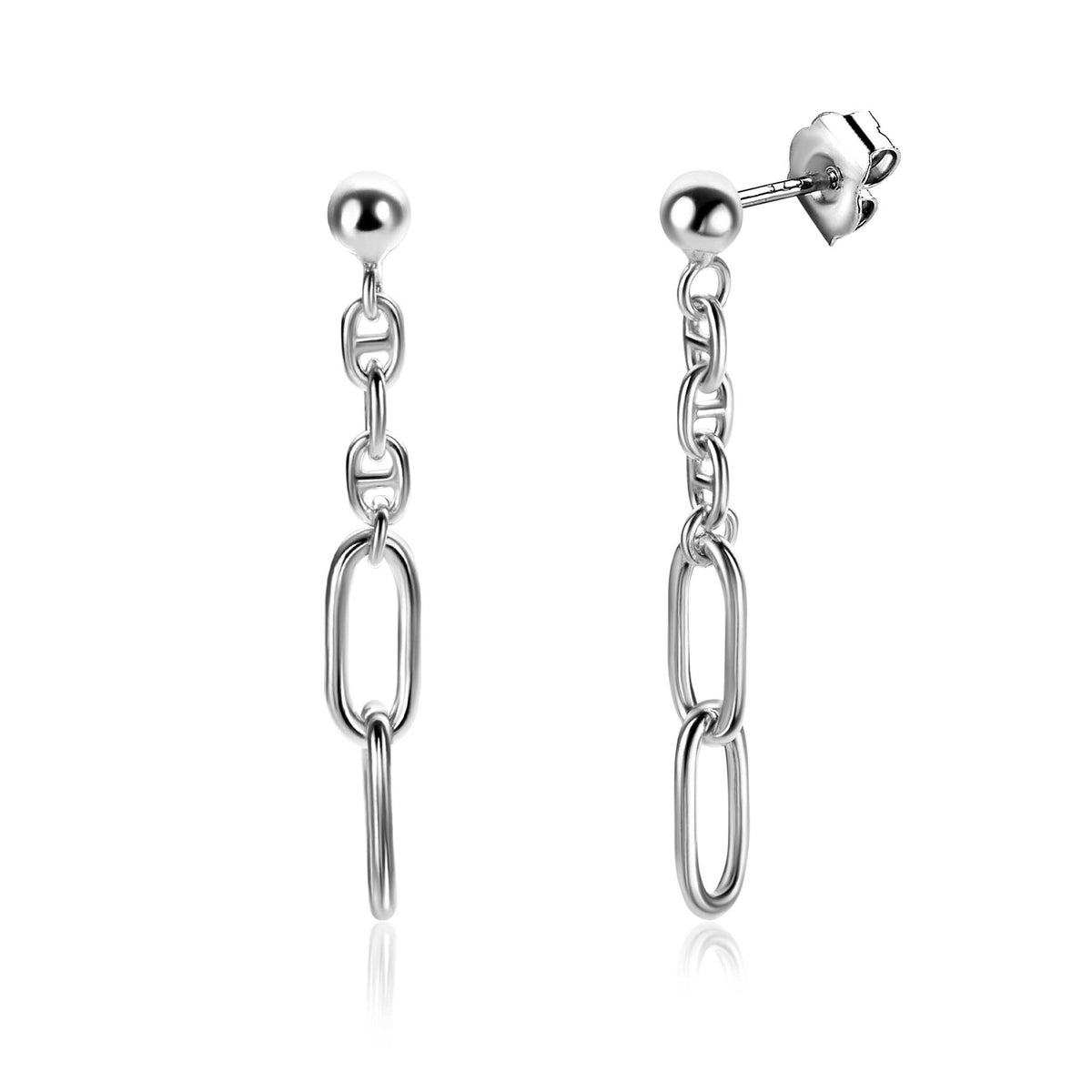 Boucles d'oreilles en argent avec des maillons en chaîne et une finition brillante.