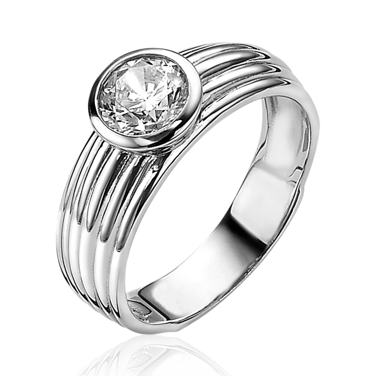 Bague en argent avec un zircon rond et un design à rayures.