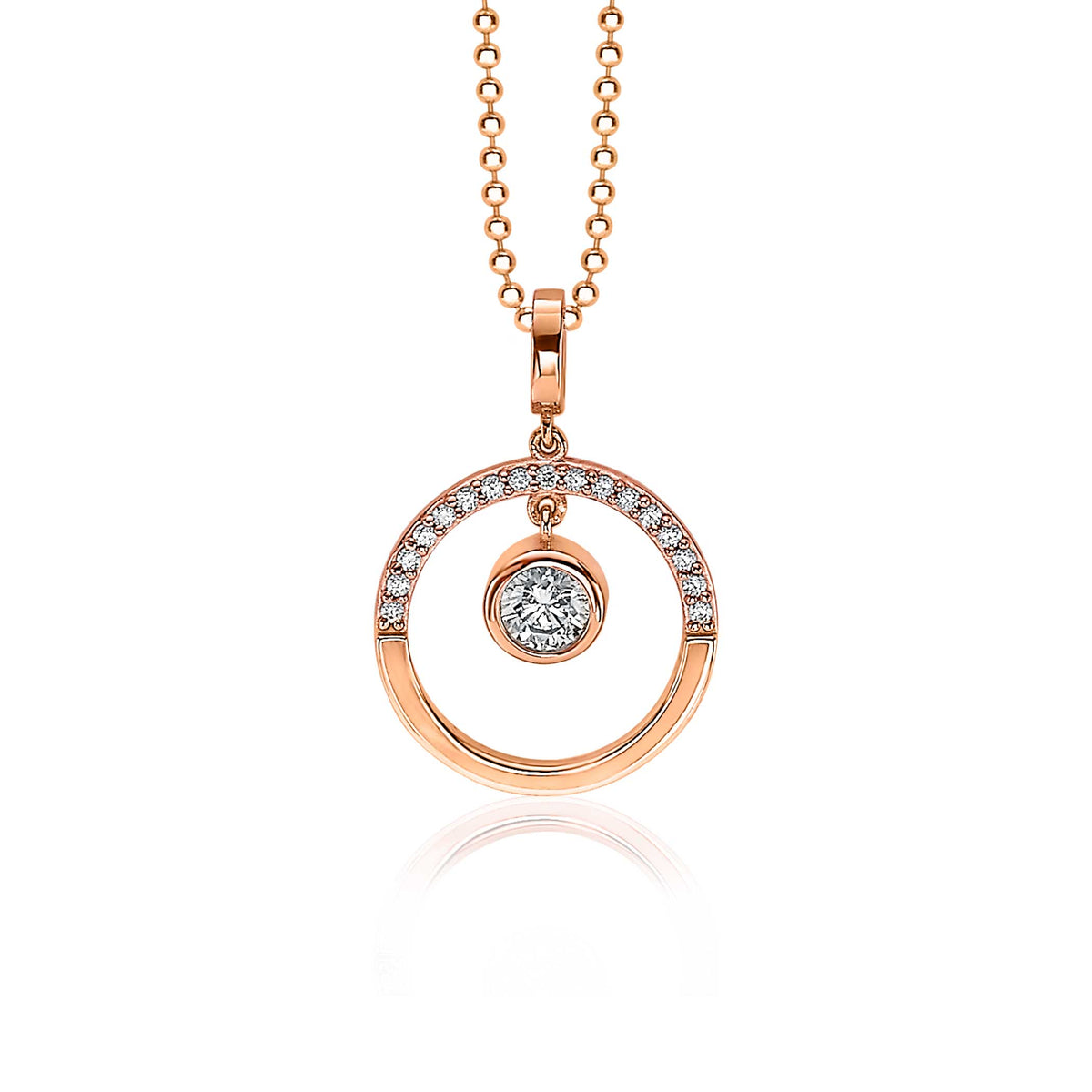 Pendentif doré avec un cercle orné de pierres scintillantes et un cristal central.