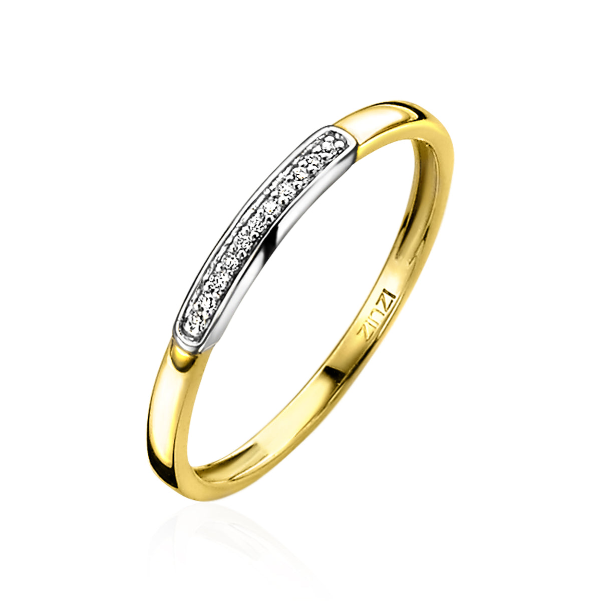 Bague en or avec une bande argentée ornée de pierres brillantes.