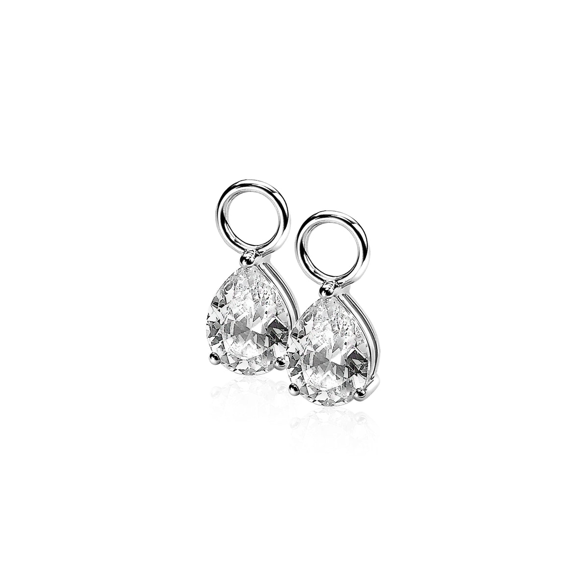 Boucles d'oreilles en argent avec des pendentifs en forme de goutte ornés de pierres brillantes.