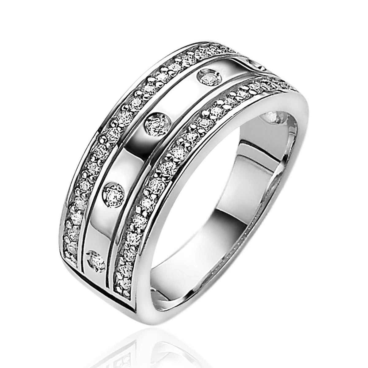 Bague en argent avec des stries et des zircons, finition brillante.