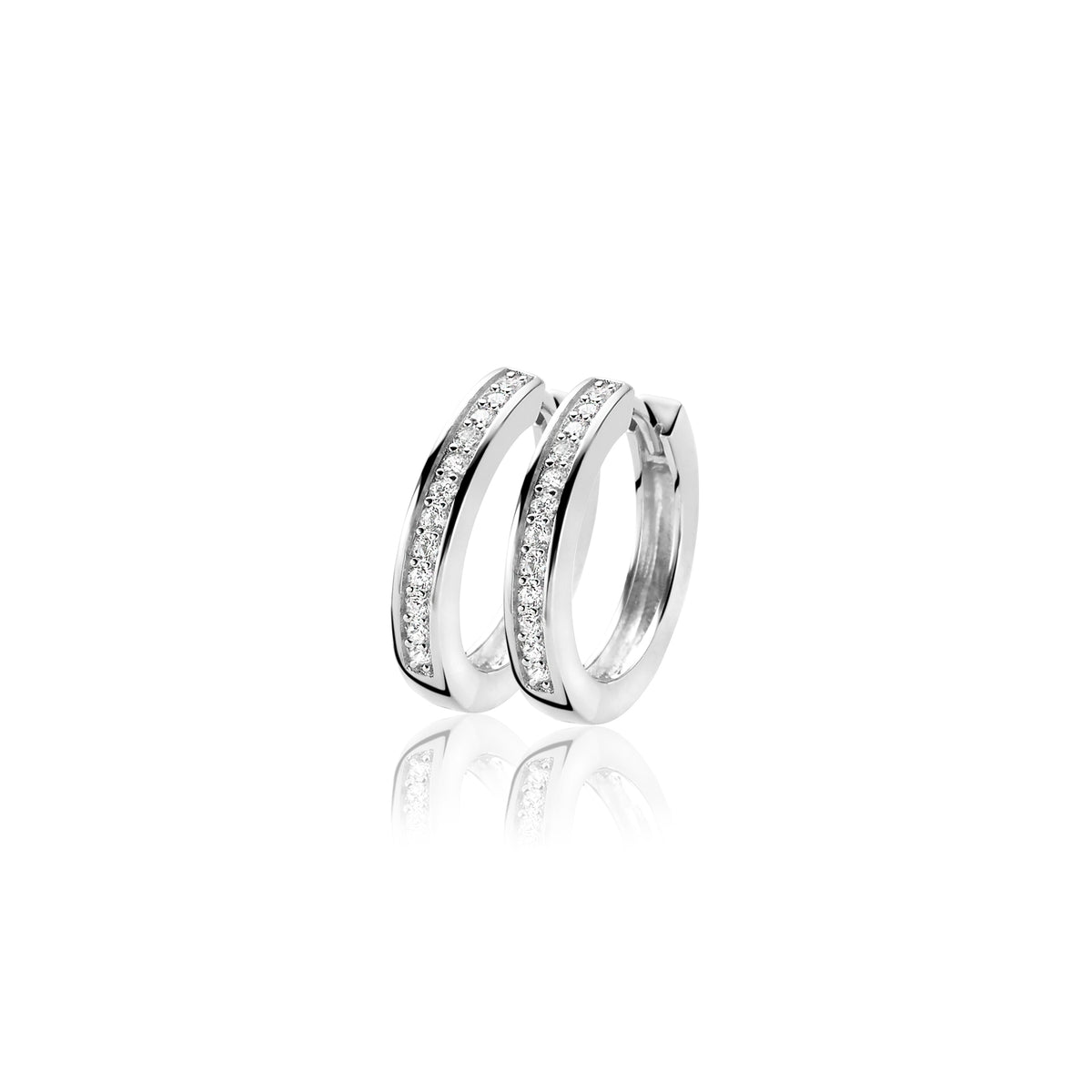 Boucles d'oreilles en argent avec deux lignes ondulées ornées de zircons.