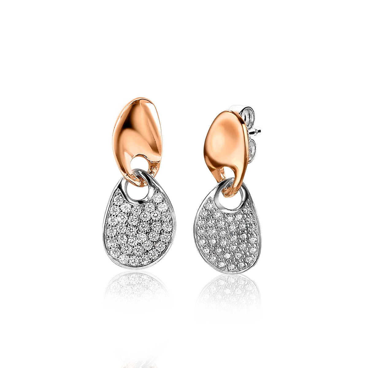 Boucles d'oreilles dorées avec une partie en argent et des détails en strass.