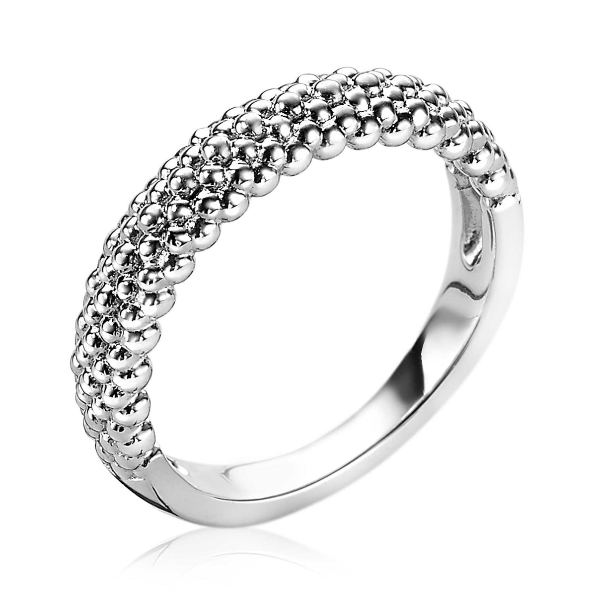 Bague en argent avec un motif texturé de petites billes.
