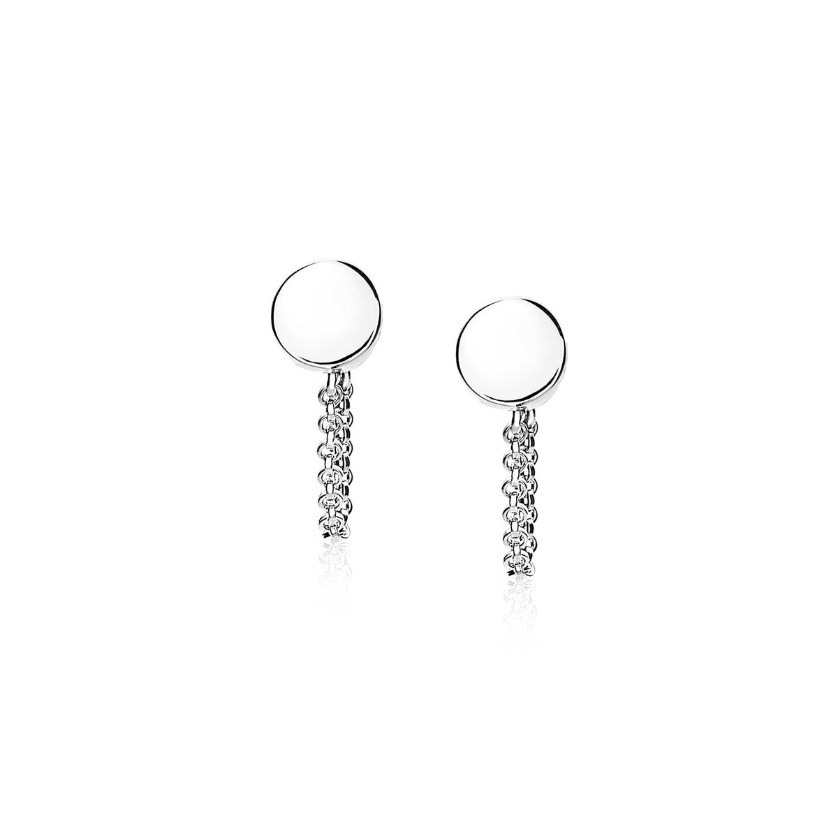 Boucles d'oreilles en argent avec un disque lisse et une chaîne délicate.