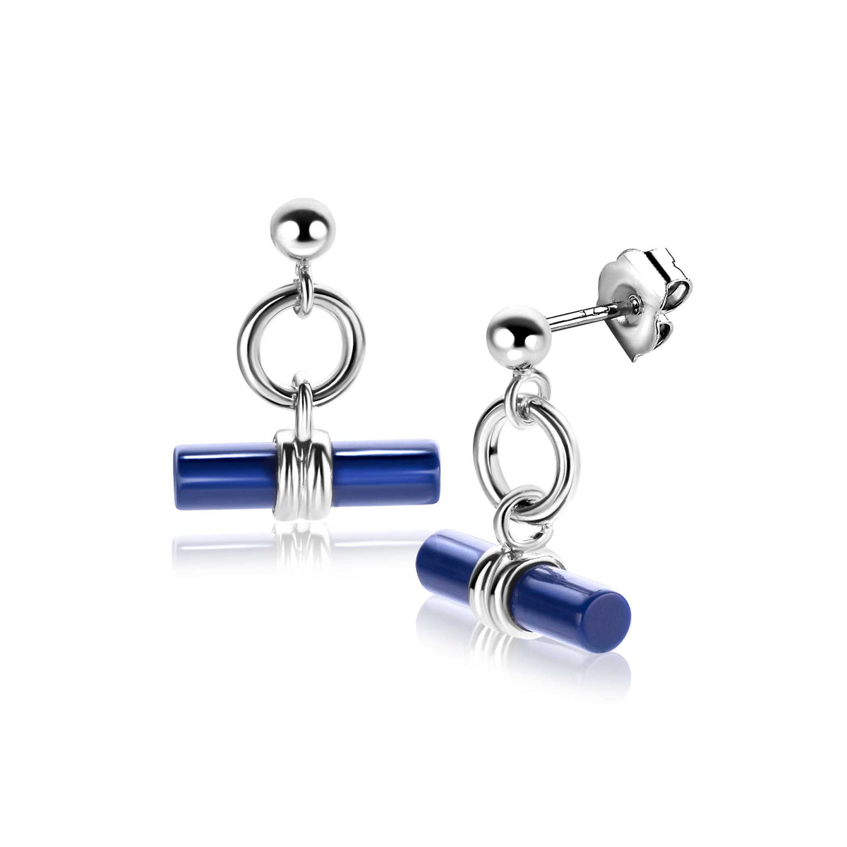 Boucles d'oreilles en argent avec des éléments en bleu et des anneaux entrelacés.