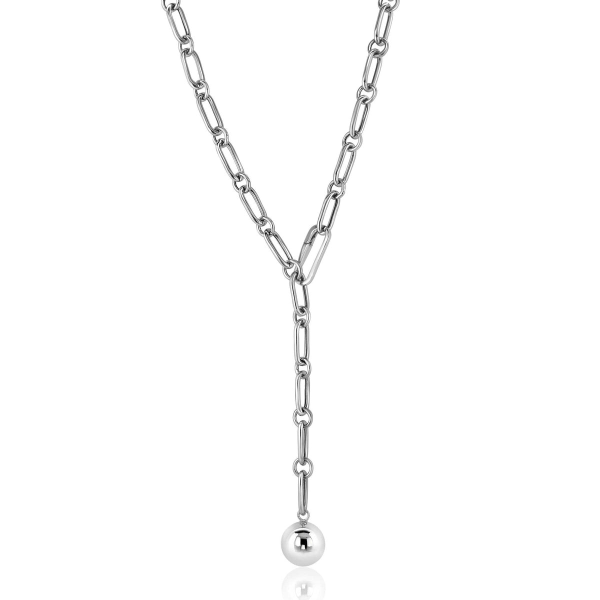 Collier en argent avec maillons et pendentif en forme de boule.