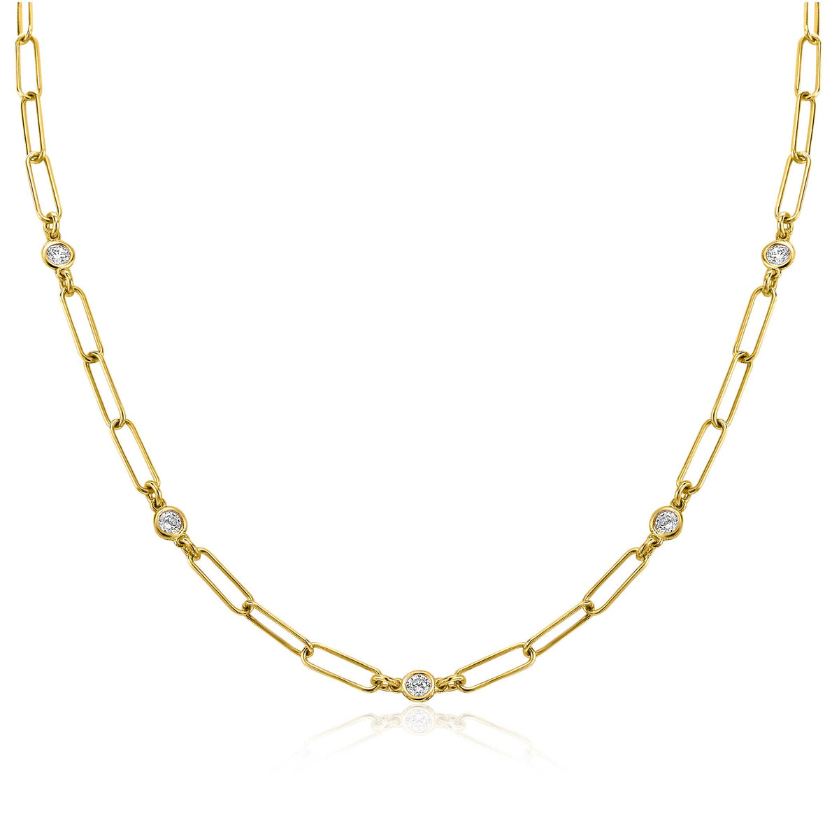 Collier doré avec maillons allongés et pierres brillantes.