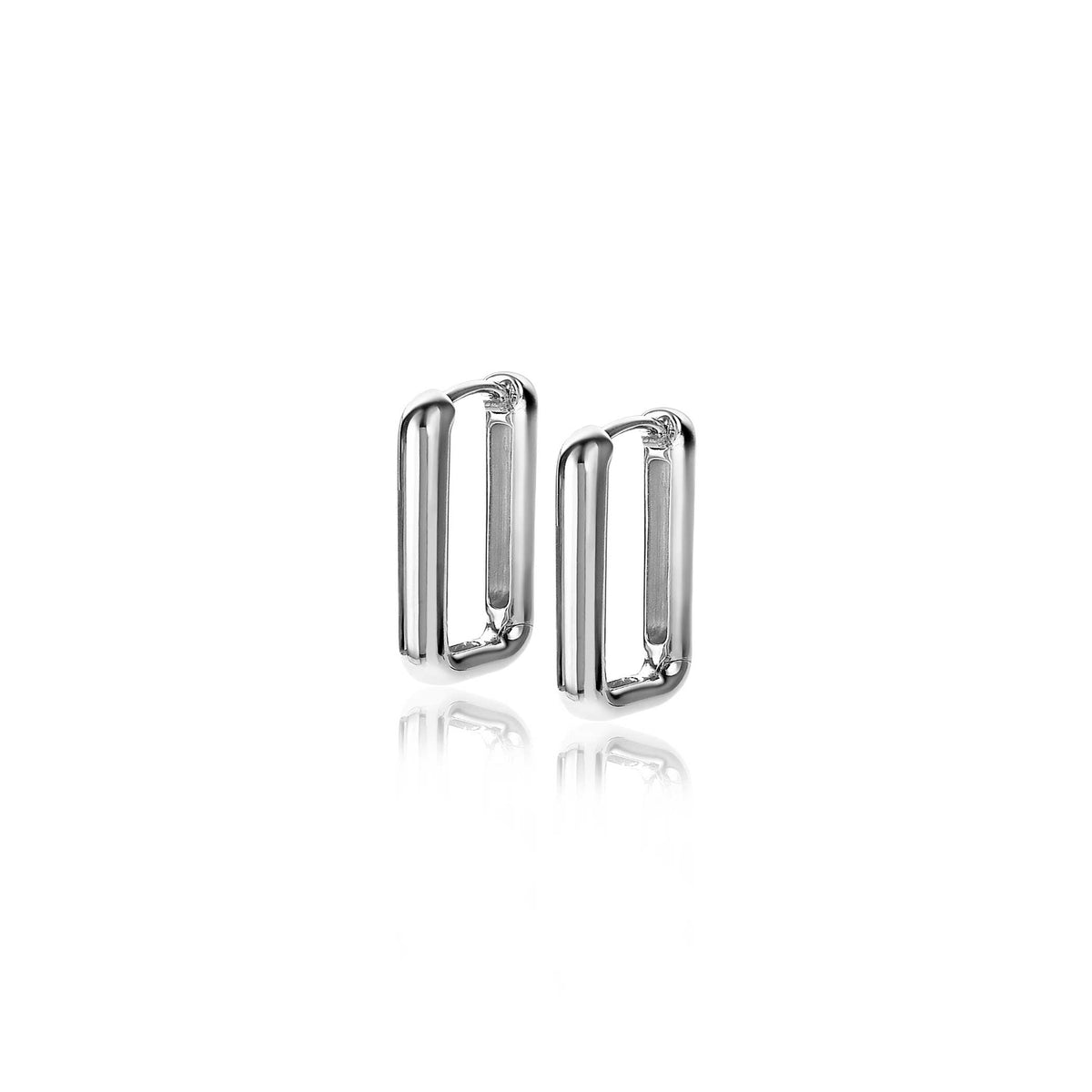 Boucles d'oreilles en argent avec une forme rectangulaire et finition brillante.