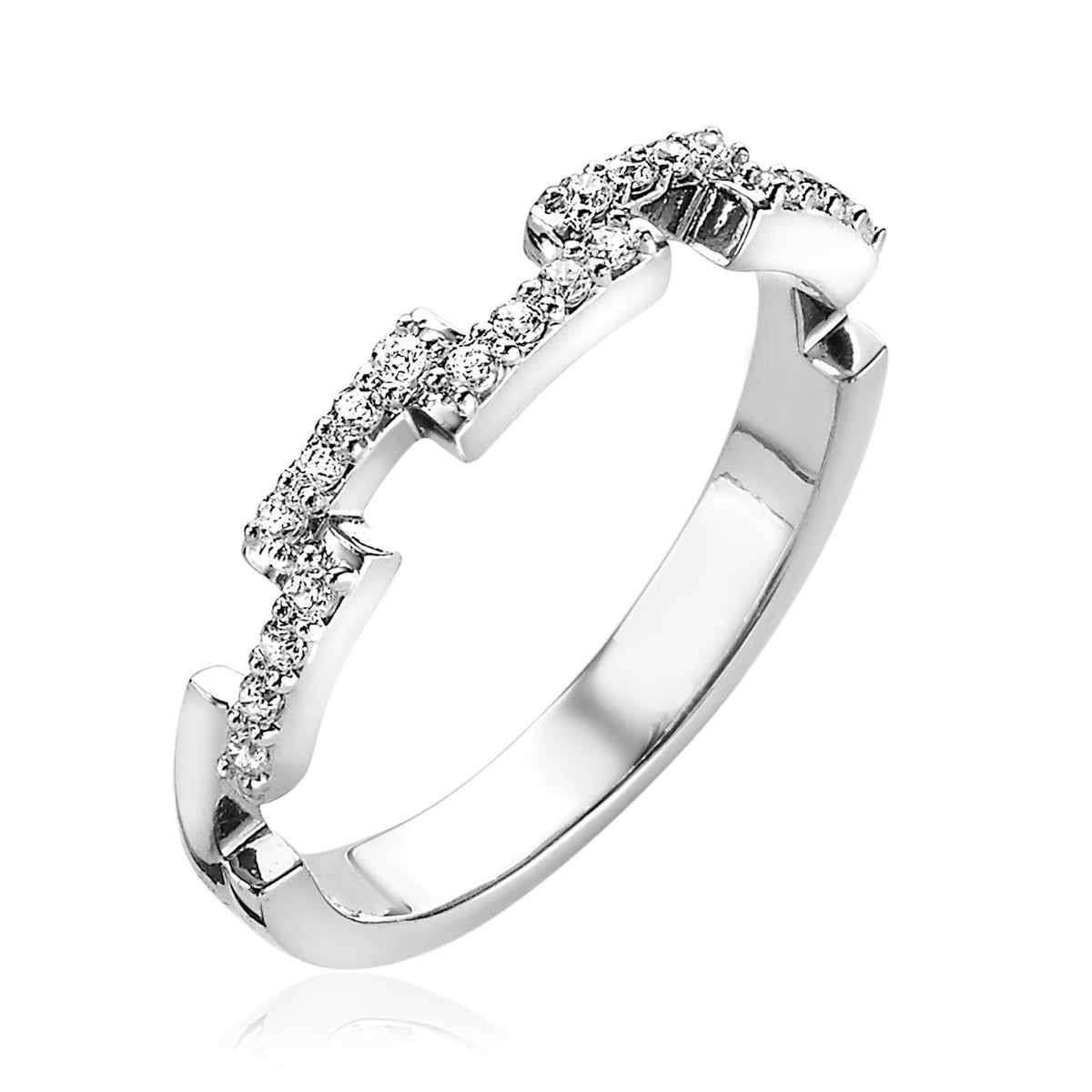 Bague en argent avec des zircons, présentant un design moderne et géométrique.