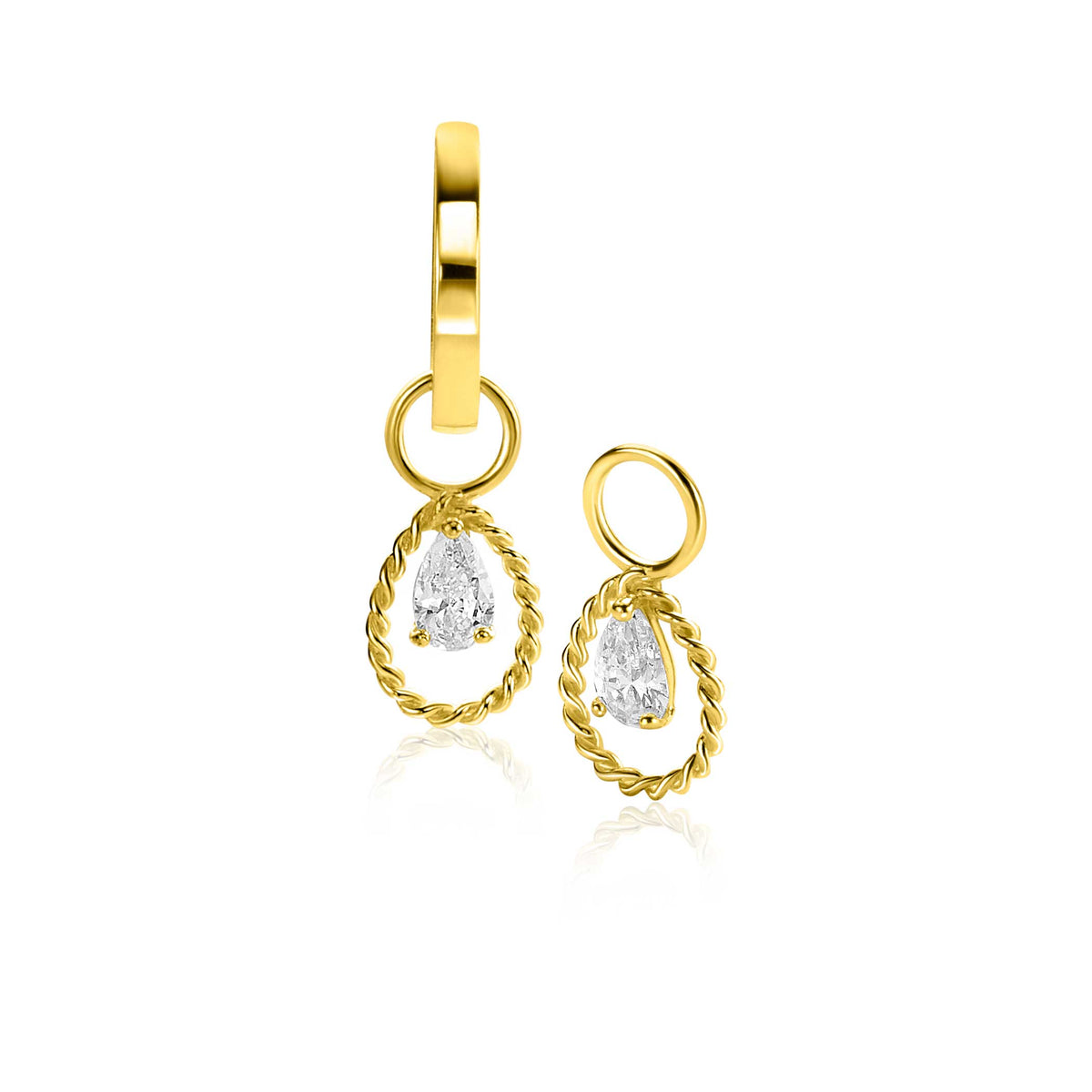 Boucles d'oreilles en or avec pendentifs en forme de goutte et détails torsadés.