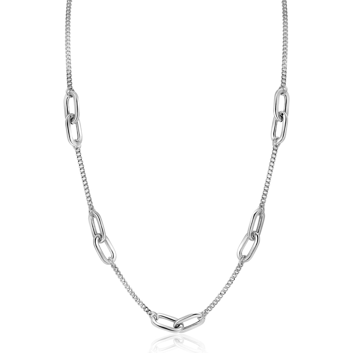 Collier en argent avec maillons ovales et chaîne délicate.