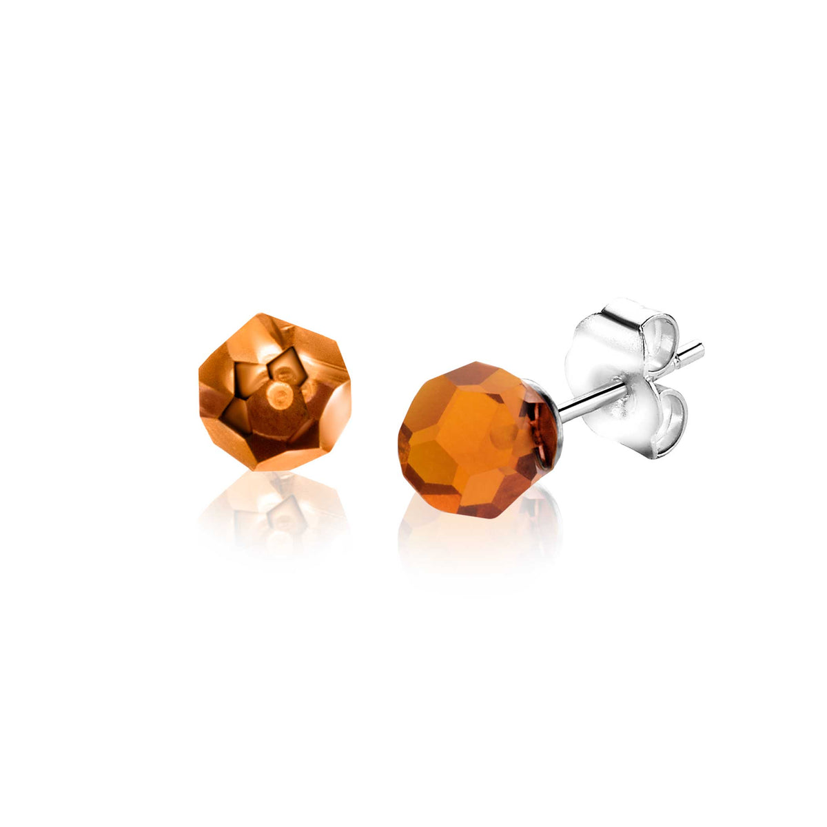 Boucles d'oreilles en argent avec des pierres facettées de couleur ambre.