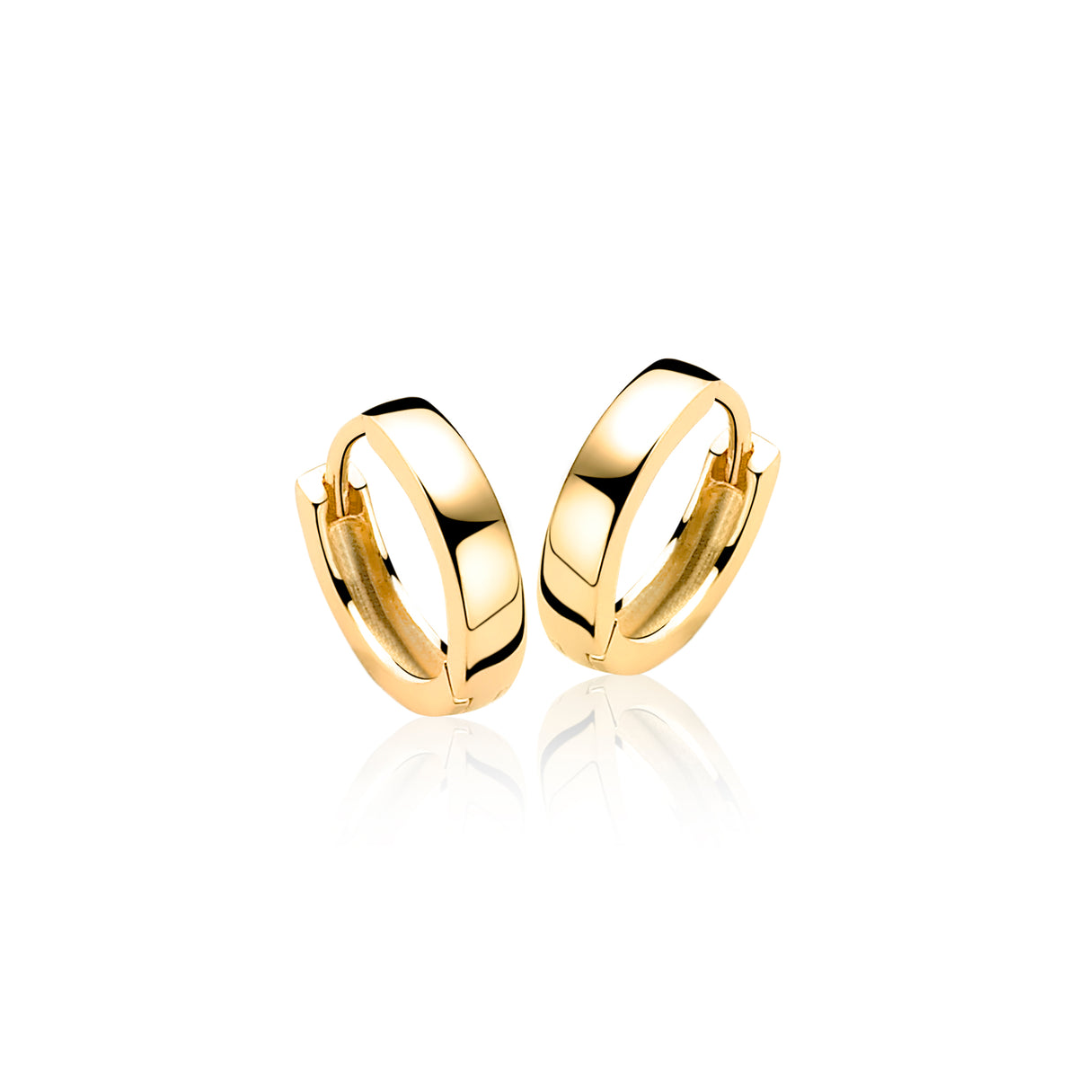 Boucles d'oreilles dorées en forme de créole, finition lisse et brillante.