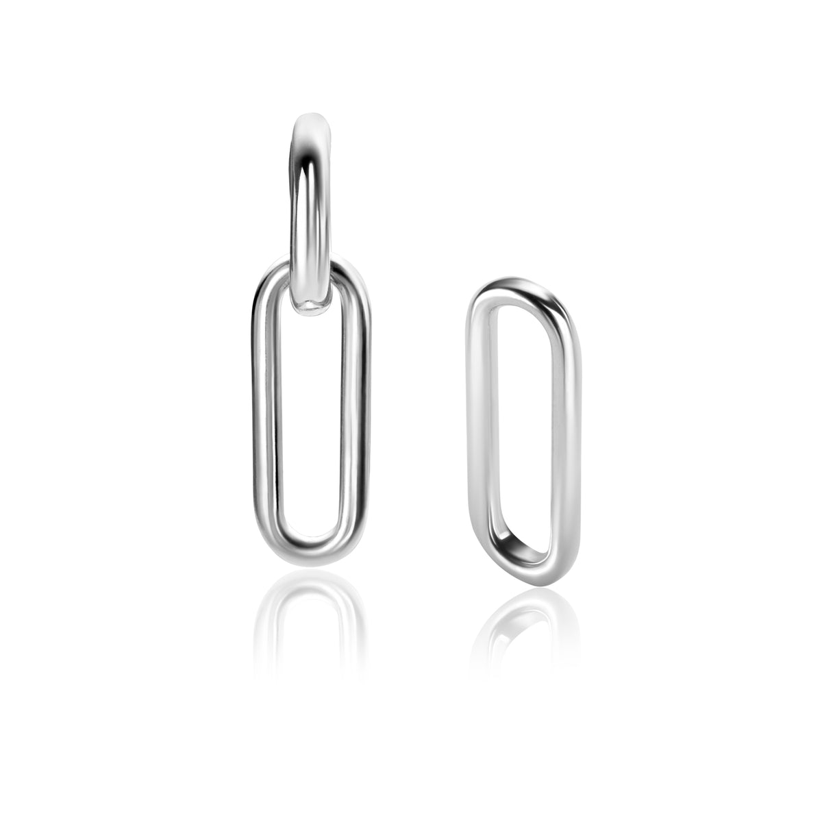 Boucles d'oreilles en argent en forme de maillon, avec une finition brillante.