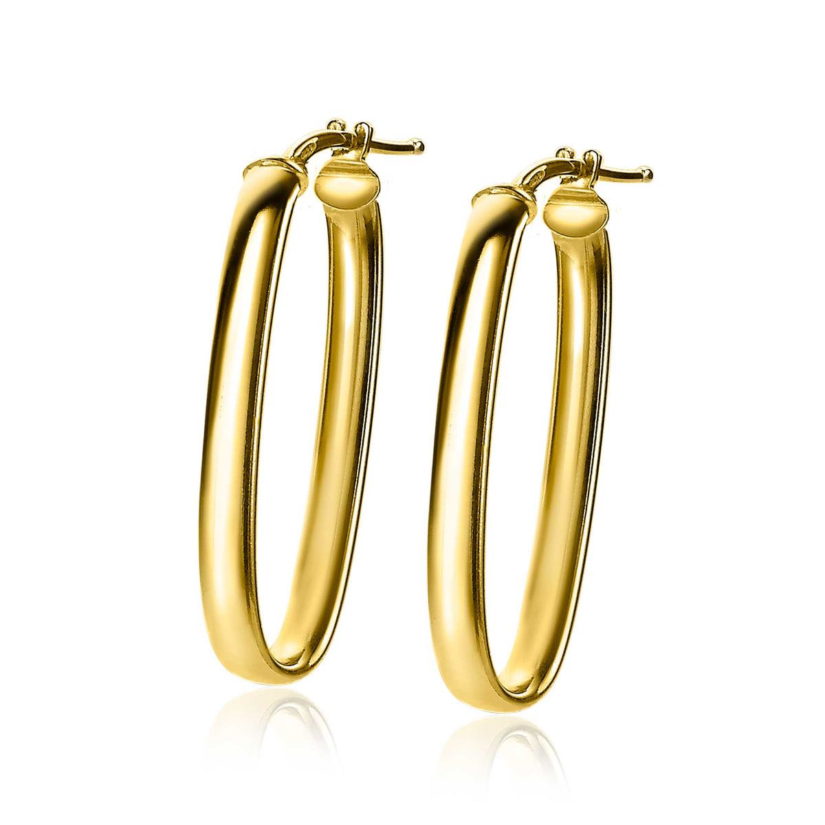 Boucles d'oreilles dorées en forme de créole, lisses et brillantes.