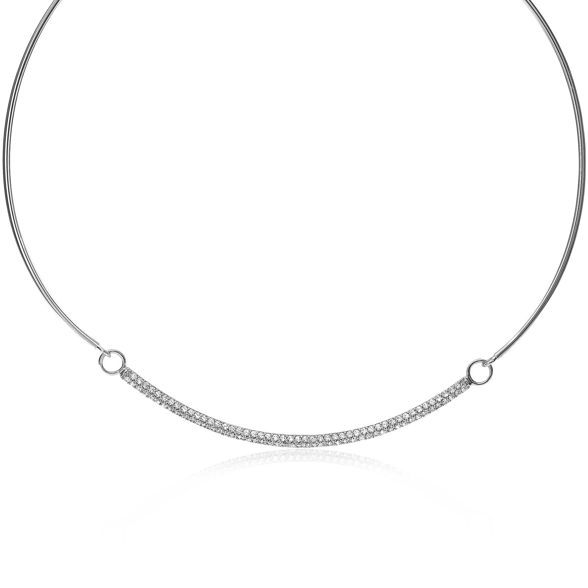 Collier en argent avec une chaîne lisse et une partie texturée au centre.