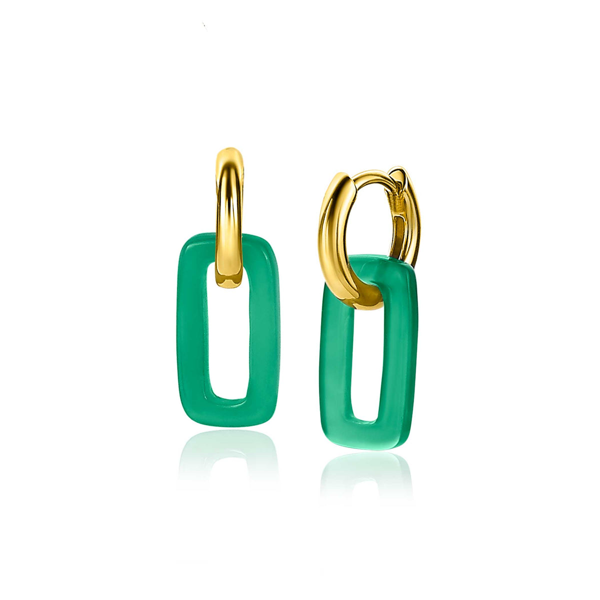 Boucles d'oreilles en plaqué or avec des éléments rectangulaires en vert.