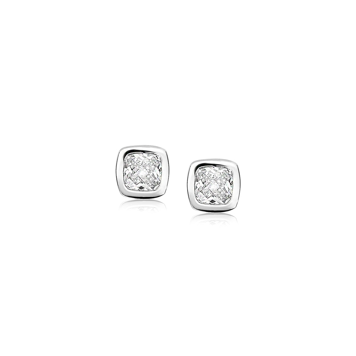 Boucles d'oreilles en argent avec des pierres brillantes en forme carrée.
