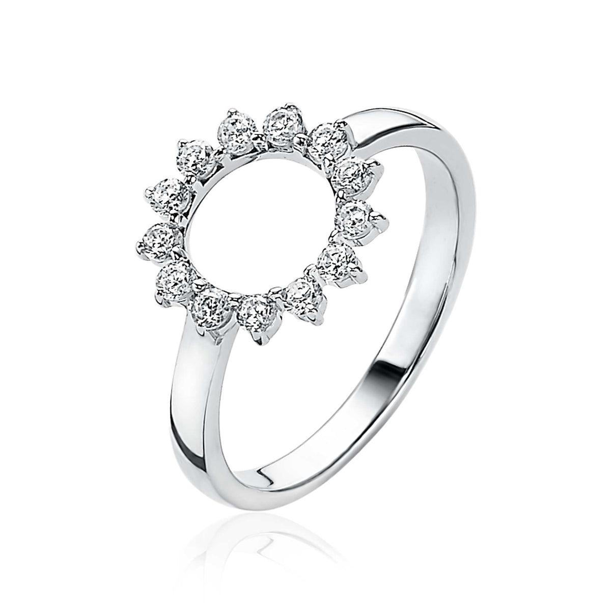 Bague en argent avec un motif floral orné de zircons scintillants.