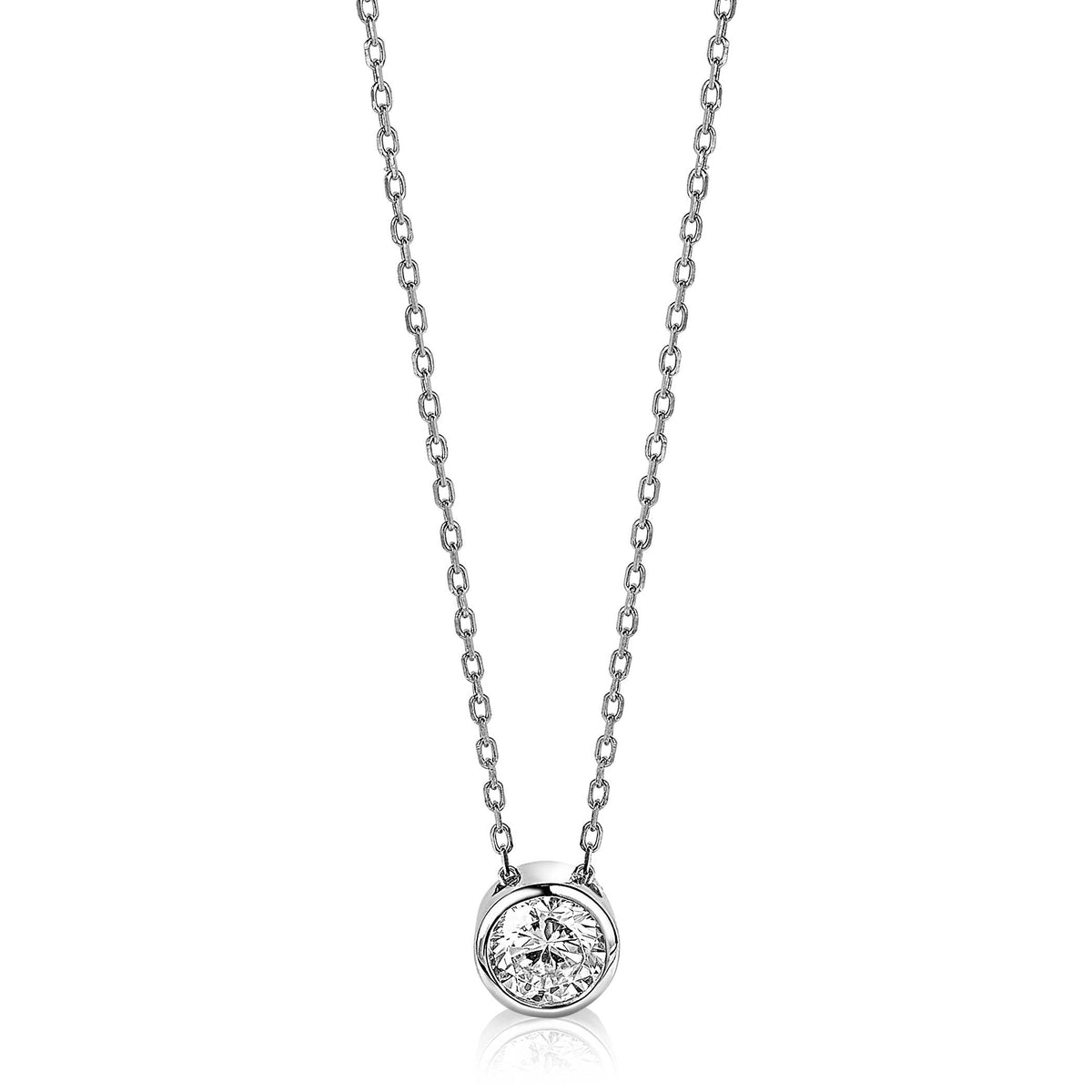 Collier en argent avec un pendentif rond orné d'un cristal brillant.