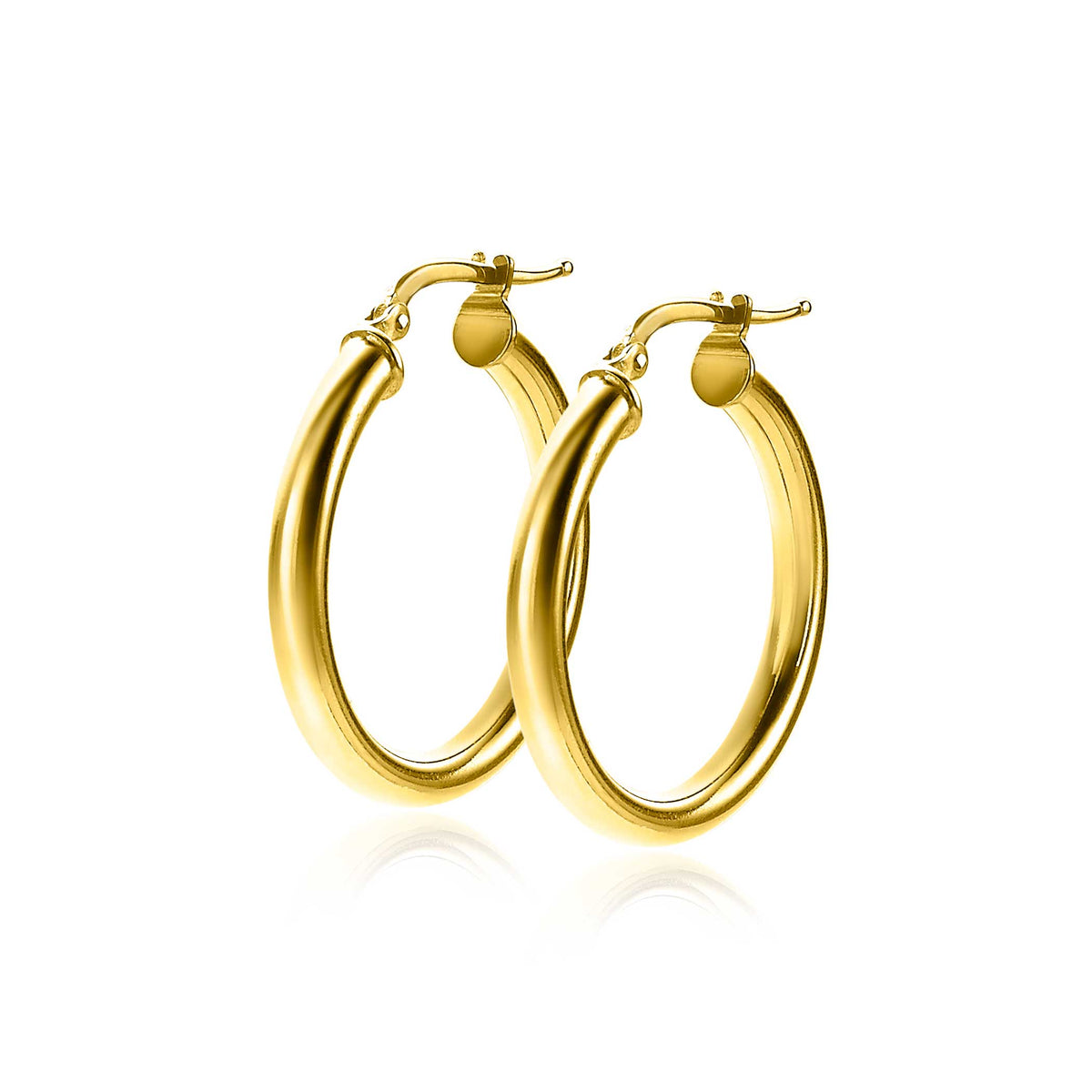 Boucles d'oreilles dorées en forme de créoles, lisses et brillantes.