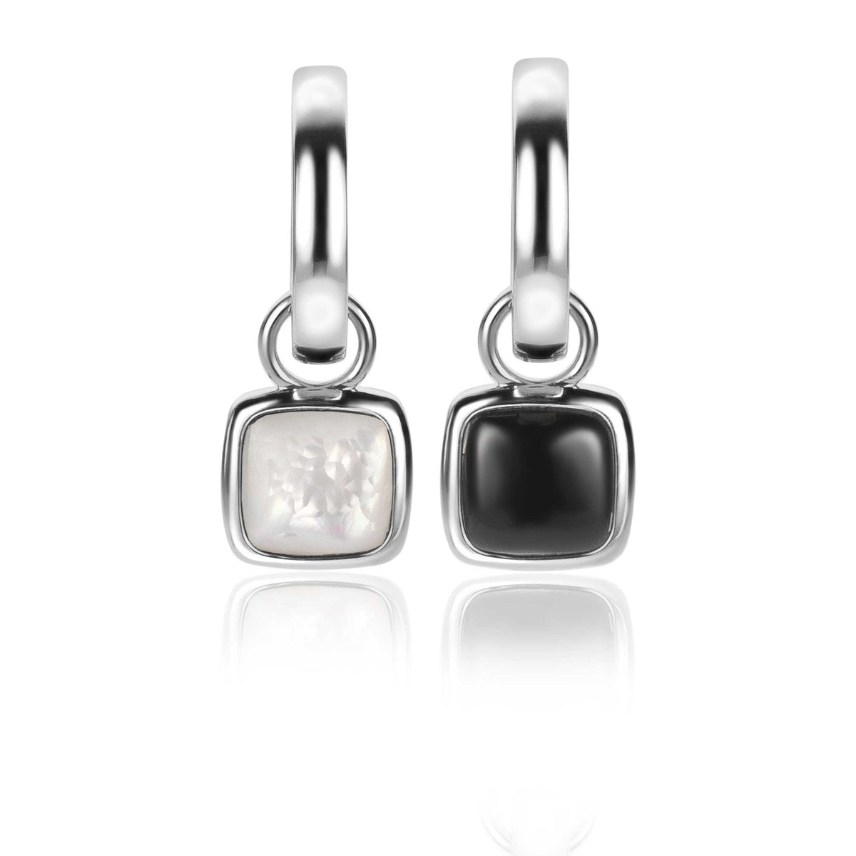 Boucles d'oreilles en argent avec des pierres carrées blanches et noires.