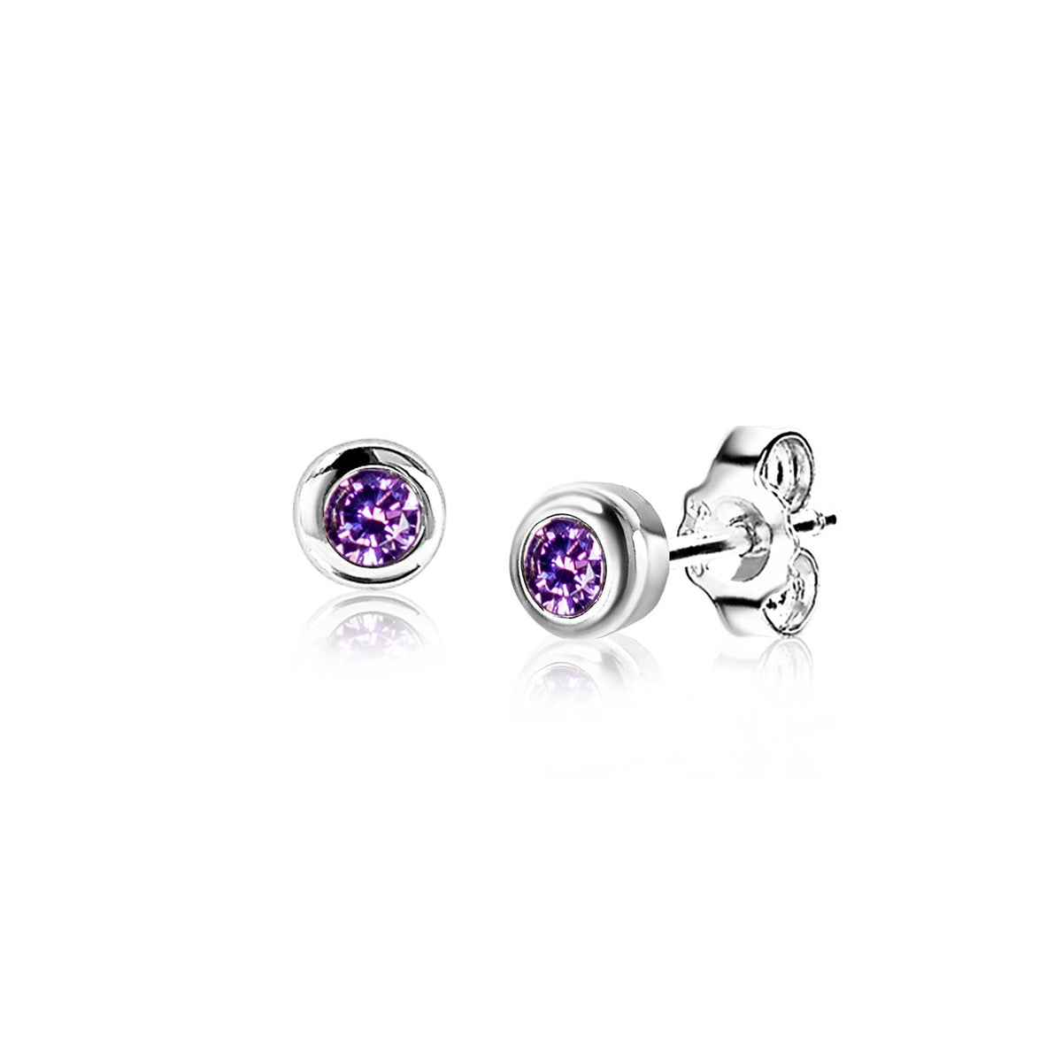 Boucles d'oreilles en argent avec pierres violettes.