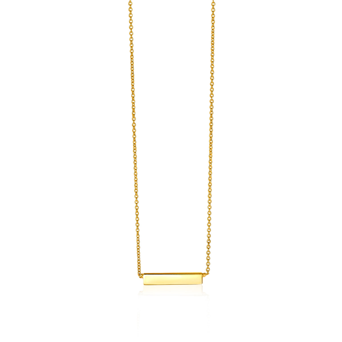 Collier doré avec un pendentif rectangulaire et une chaîne délicate.