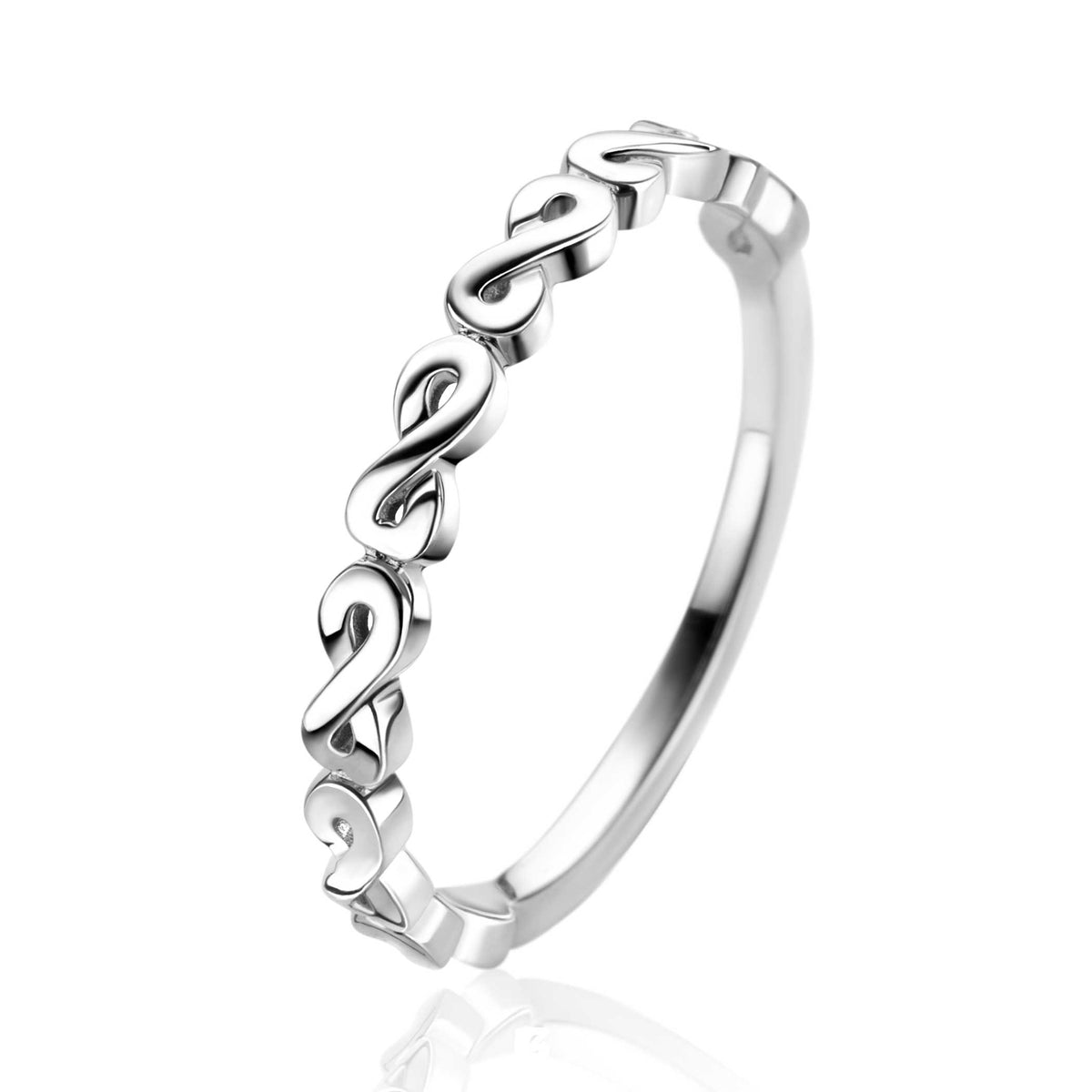 Bague en argent avec un motif en forme d'infini.