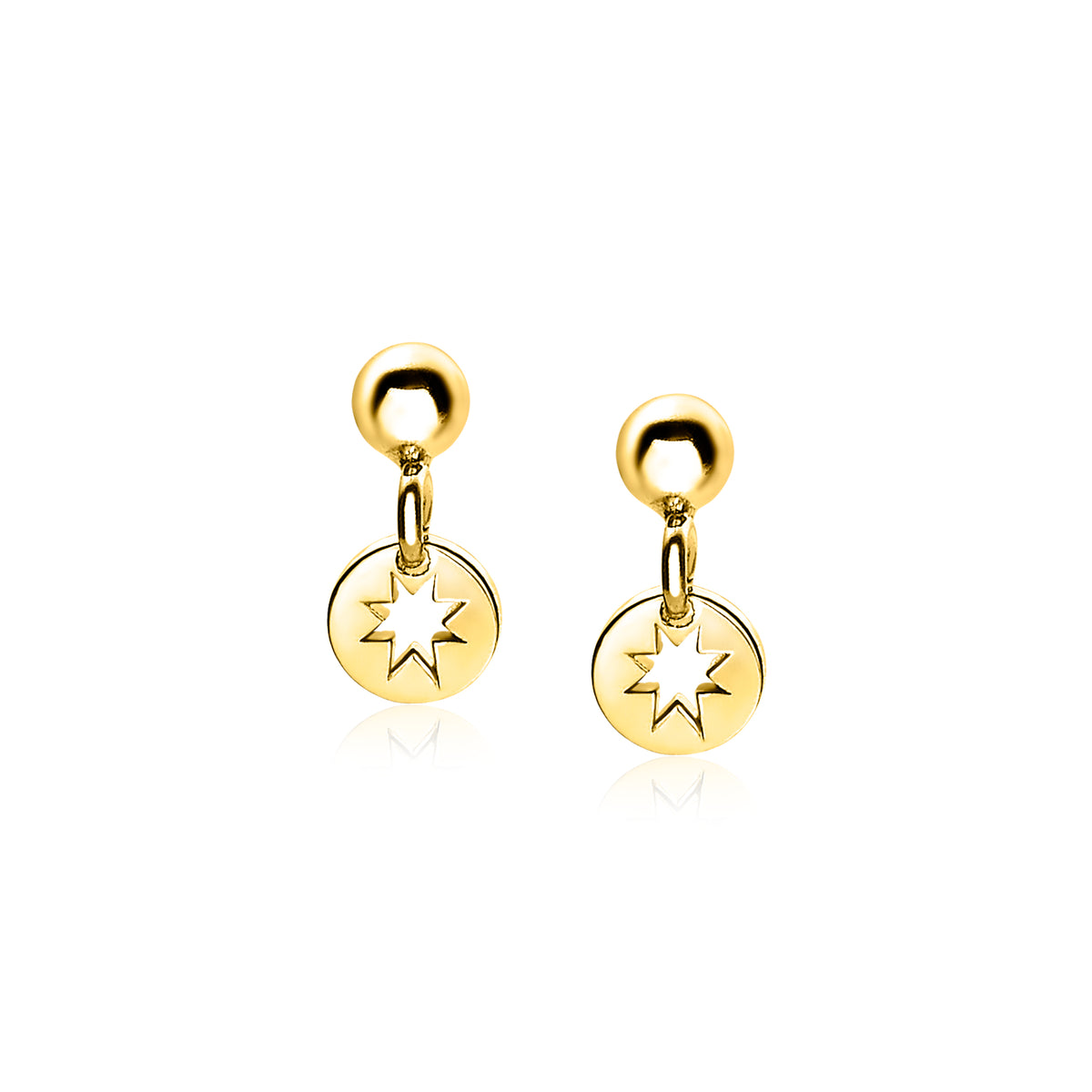 Boucles d'oreilles dorées avec un pendentif en forme d'étoile.