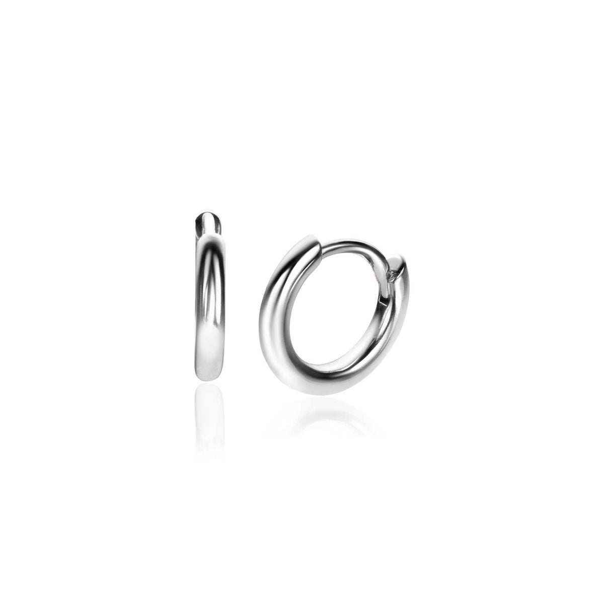 Boucles d'oreilles en argent, de forme ronde et lisse, avec une finition brillante.