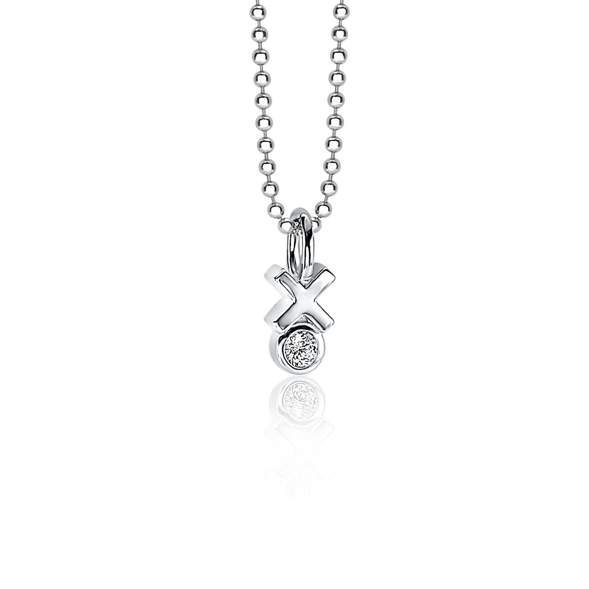 Pendentif en argent avec un motif en croix et un zircon.