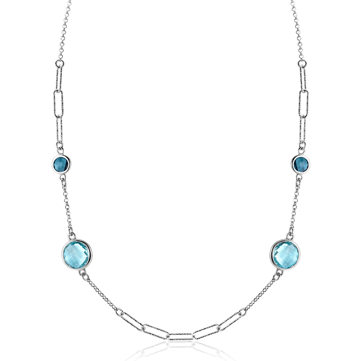 Collier en argent avec des pierres rondes bleu clair et bleu foncé.
