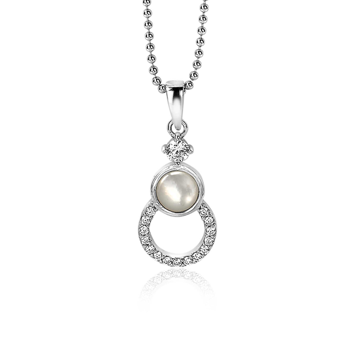 Pendentif en argent avec perle et cercle orné de zirconiums.