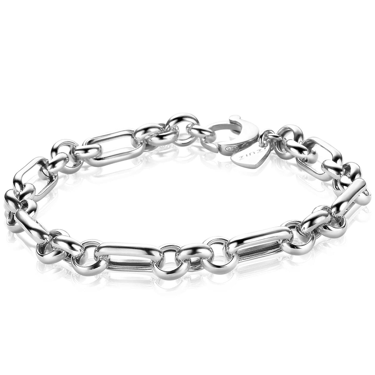 Bracelet en argent avec maillons ovales et fermoir en forme de crochet.