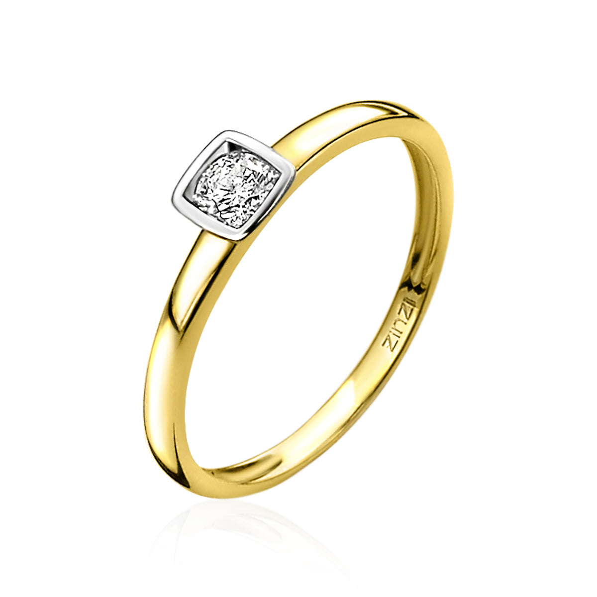 Bague en or avec un motif carré et un zircon scintillant.