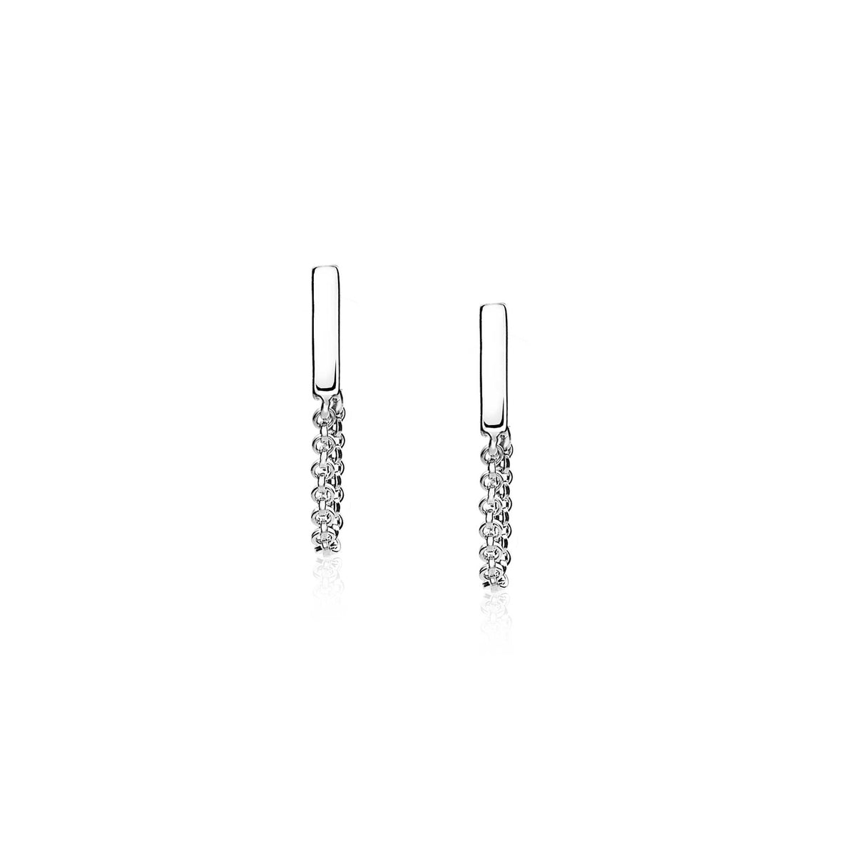 Boucles d'oreilles en argent avec des chaînes pendantes et des barres lisses.