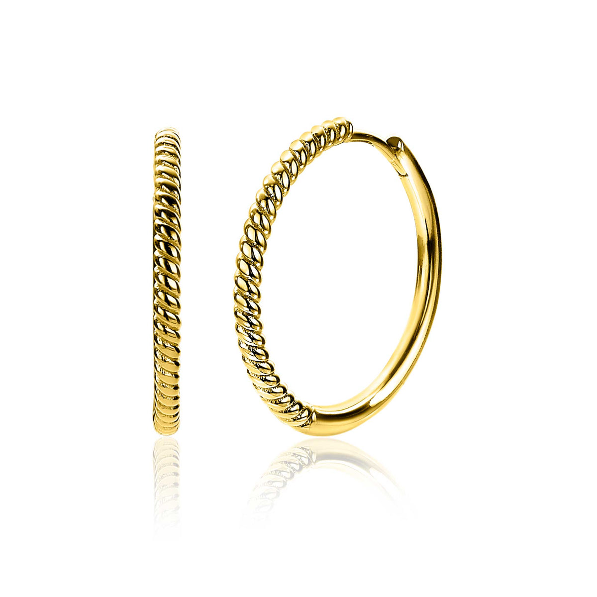 Boucles d'oreilles dorées en forme de créole avec un motif tressé.